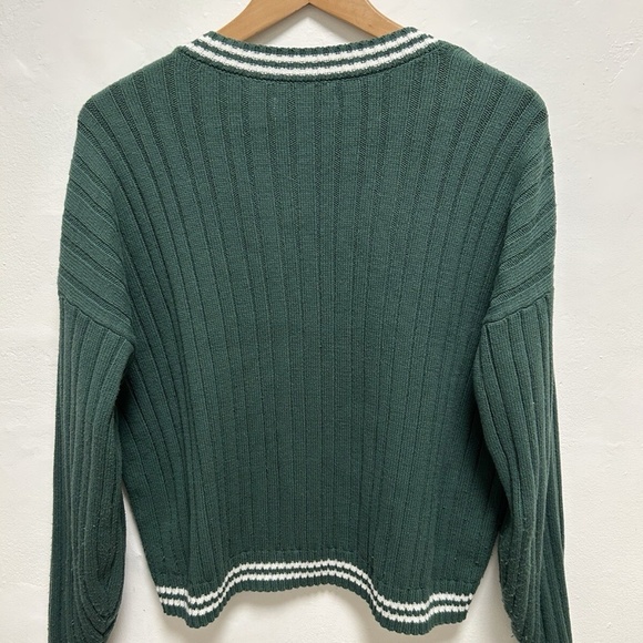 "Hollister Cable-Knit V-Neck Sweater" - Picture 2 of 4